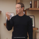 Imagen para el artículo titulado Todas las veces que Mark Zuckerberg intentó reírse de sus memes en el evento de presentación de Meta